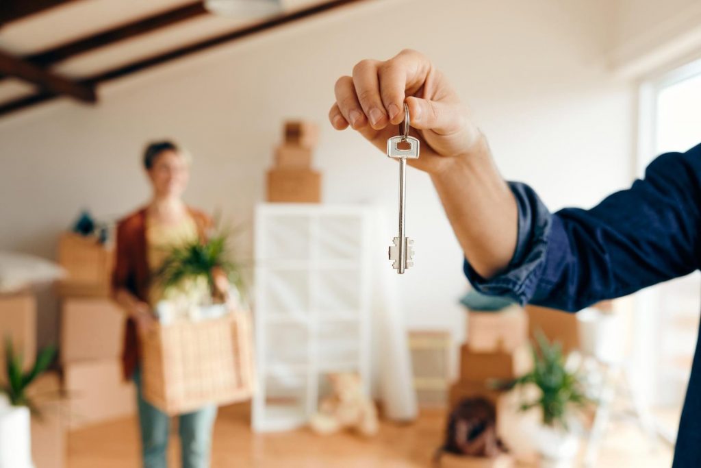 ¿Puede el propietario echar al inquilino del piso si necesita la vivienda antes de que termine el contrato?